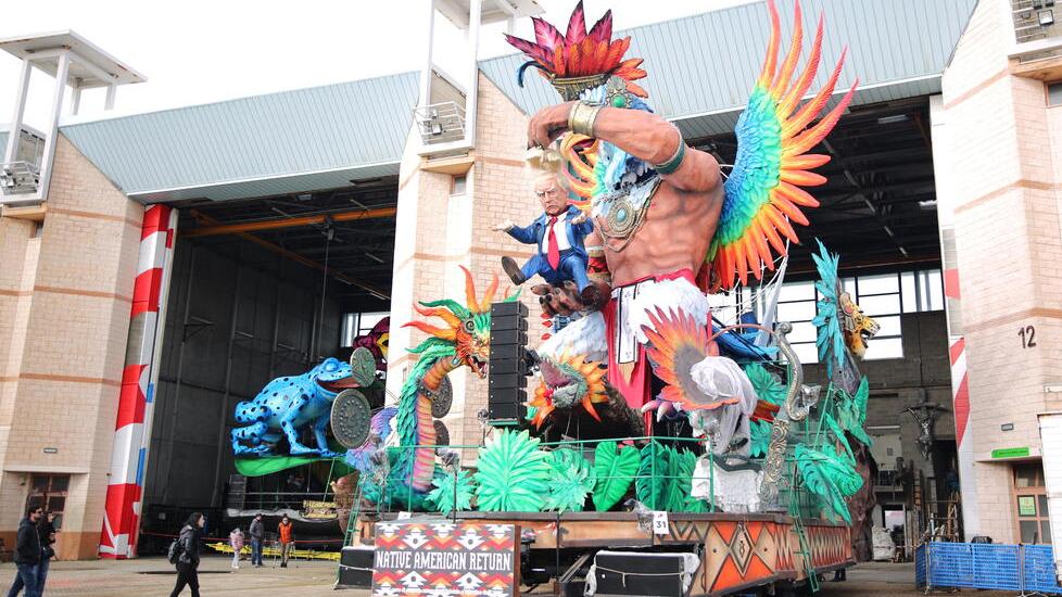 Il carro di Fabrizio e Valentina Galli fuori dall'hangar ad asciugare (foto Giannini)