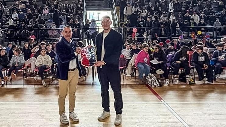 Il Cagliari scende in campo contro il bullismo