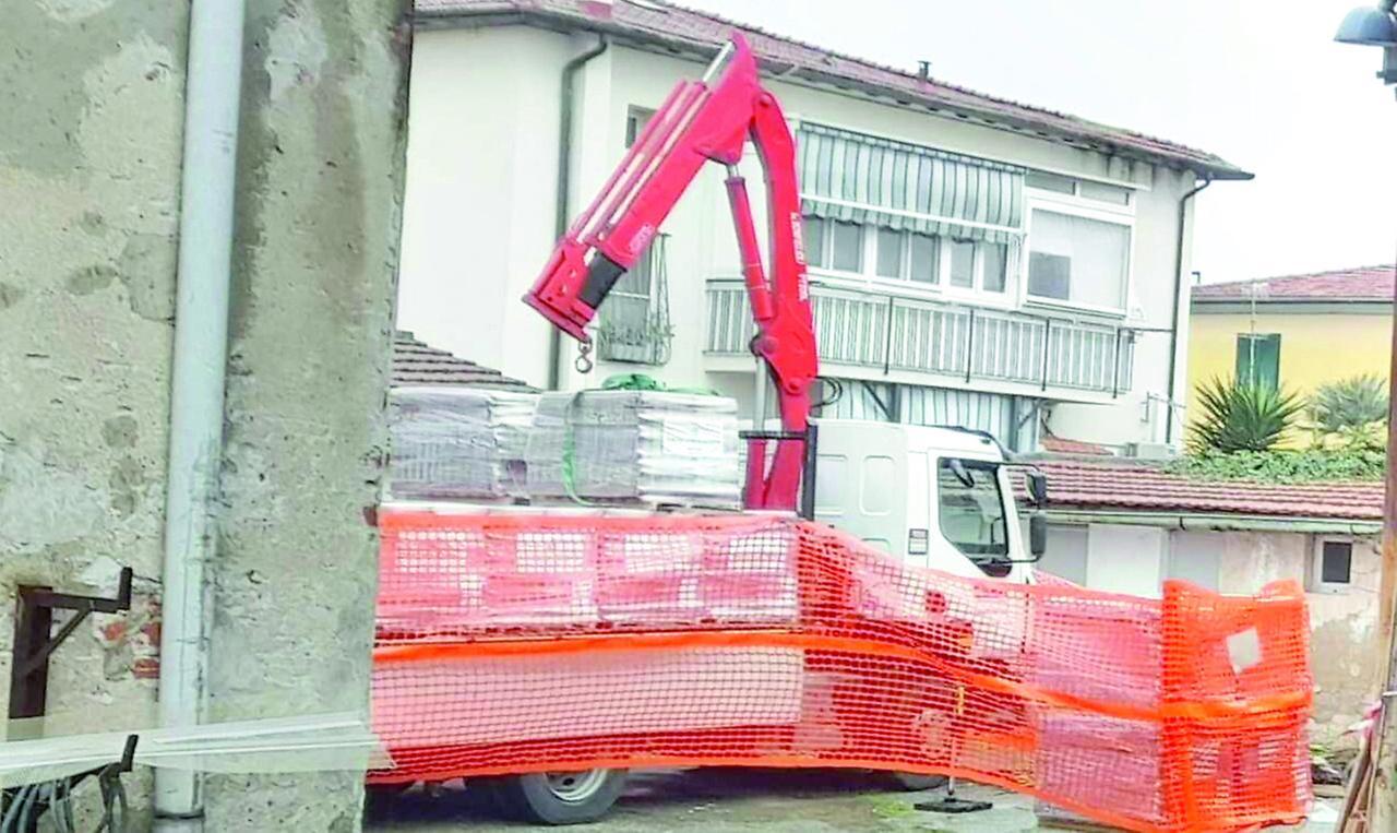 
	Il luogo in cui &egrave; avvenuto l'incidente sul lavoro a Livorno (foto Stick)

