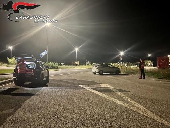 «Ti do fuoco anche al bar»: a Cecina due arresti per estorsione con metodo mafioso – Il blitz e le perquisizioni