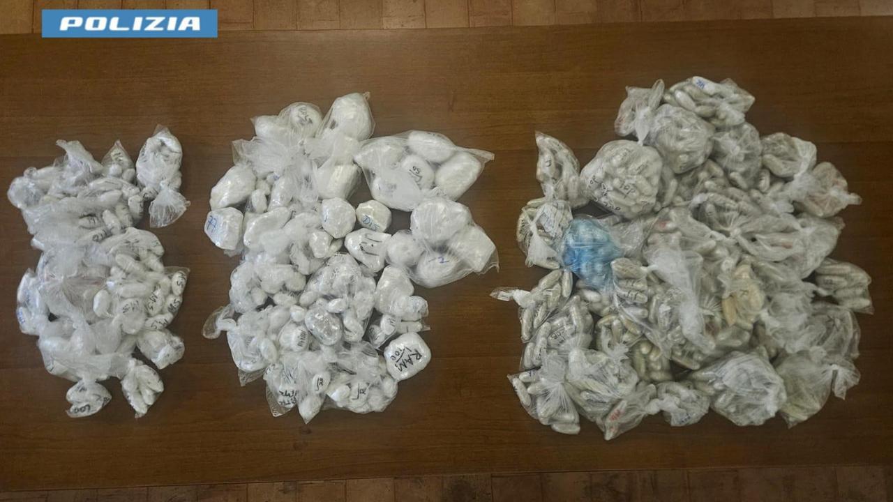 Blitz antidroga a Pratofontana: sequestrati 13 chili tra cocaina ed eroina, tre arresti