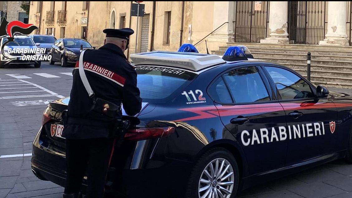 Shopping e prelievi con la carta di credito rubata in ospedale a un paziente