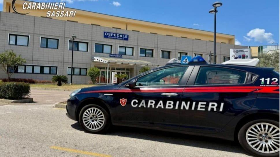 Panico a Olbia, giovane armato di forbici ferisce due persone e un cane