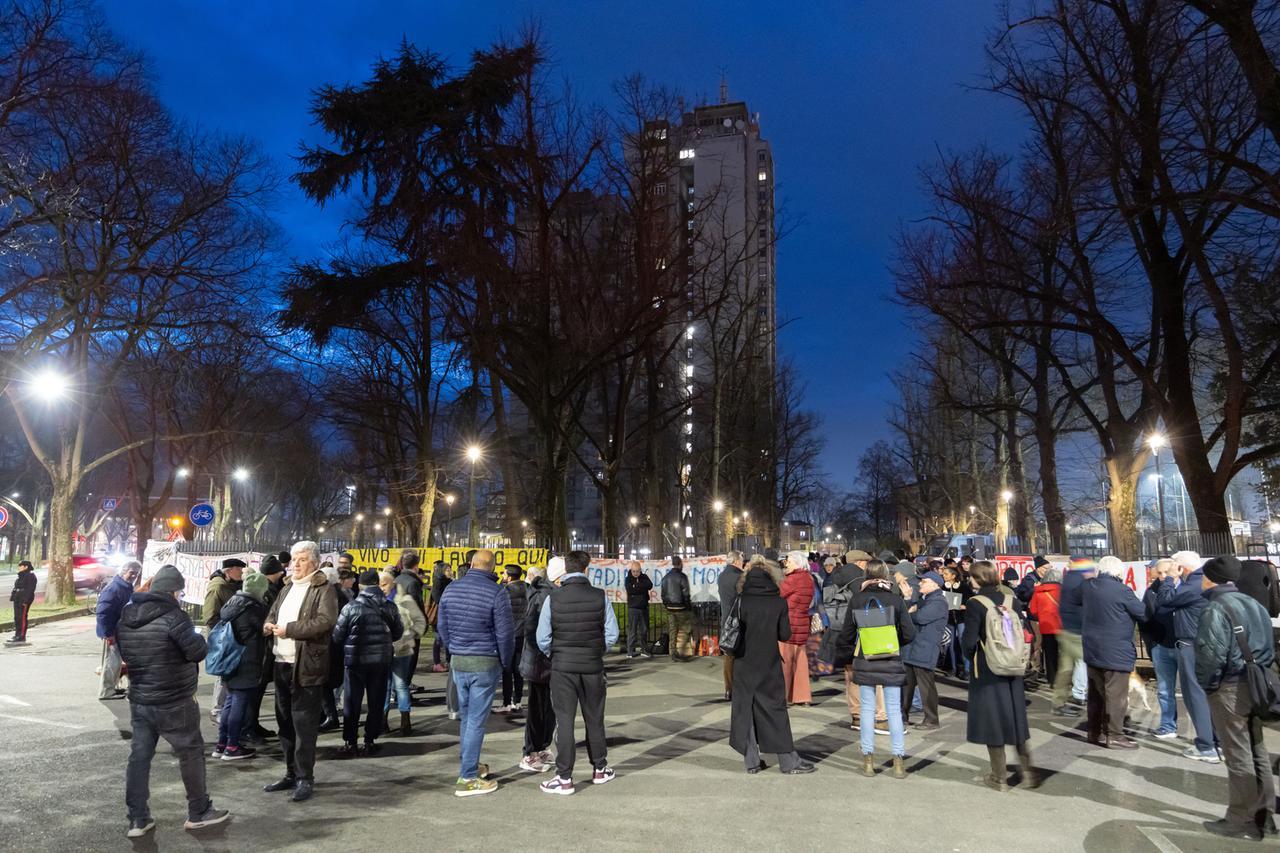 Grattacielo di Ferrara, conto alla rovescia per lo sgombero: ordinanza notificata ai residenti