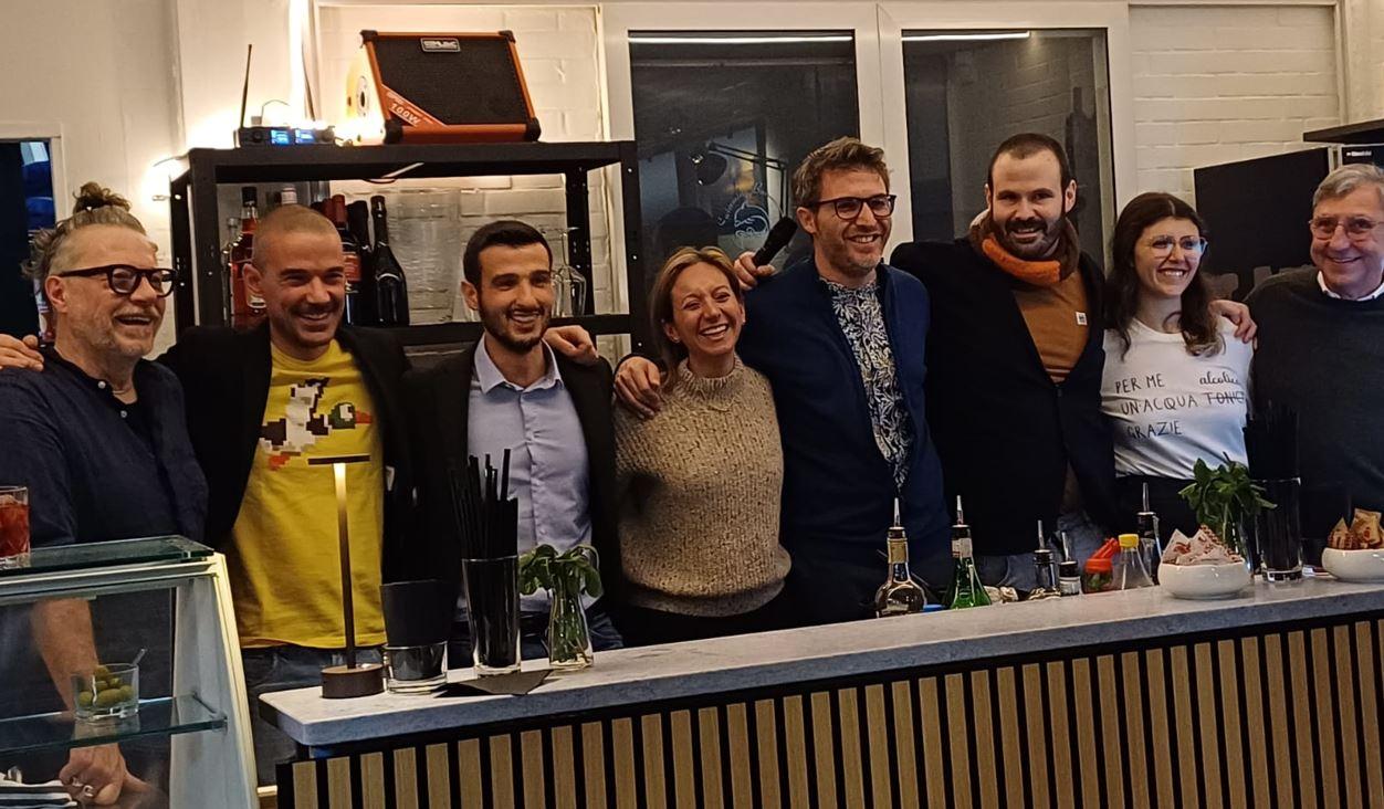 Bar della piscina a Cento: riapertura con i lavoratori fragili