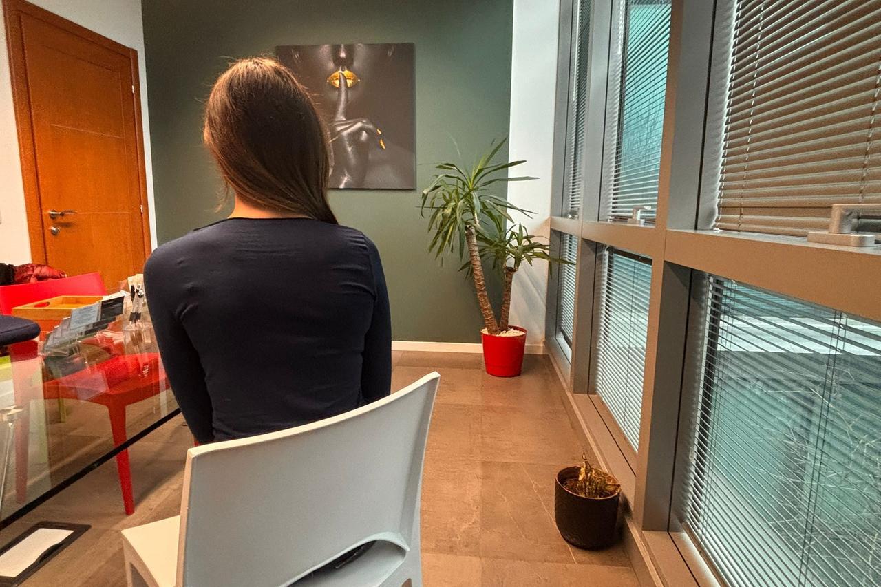 Dietro la famiglia “per bene” un inferno: «Ecco chi è davvero mio padre e cosa ci ha fatto subire»