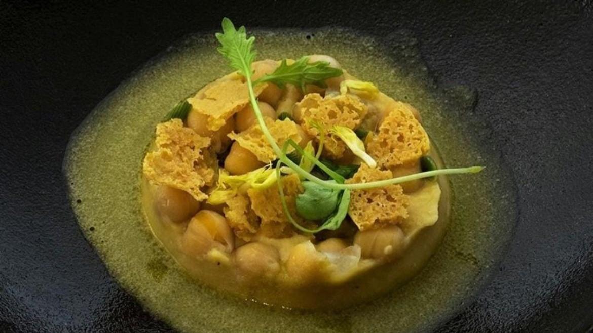 La favata vegana dello chef Vacca: «Parto dalla tradizione e ne riproduco i sapori»