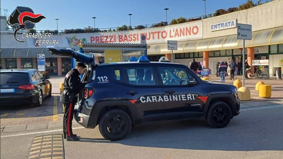 Ferrara, tentata rapina al supermercato: arrestata 30enne