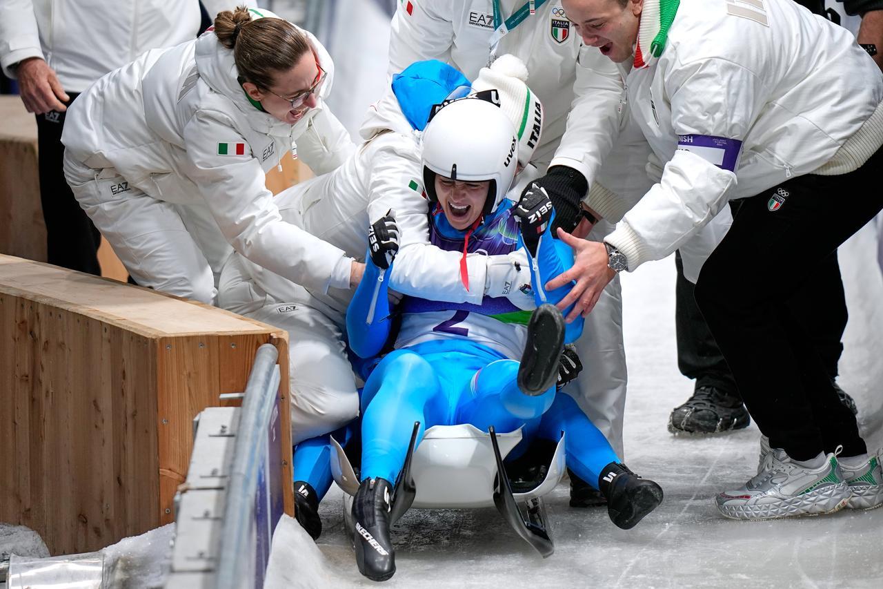 Olimpiadi, slittino doppio donne: oro per l’Italia con Voetter e Oberhofer – È il terzo dei Giochi