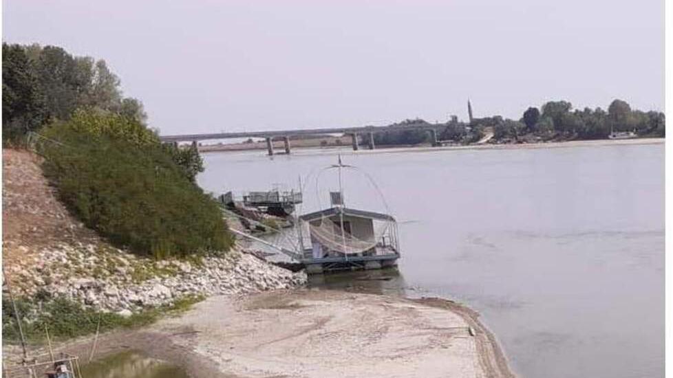 Bondeno, turista tedesco si sente male mentre pesca nel Panaro: salvato