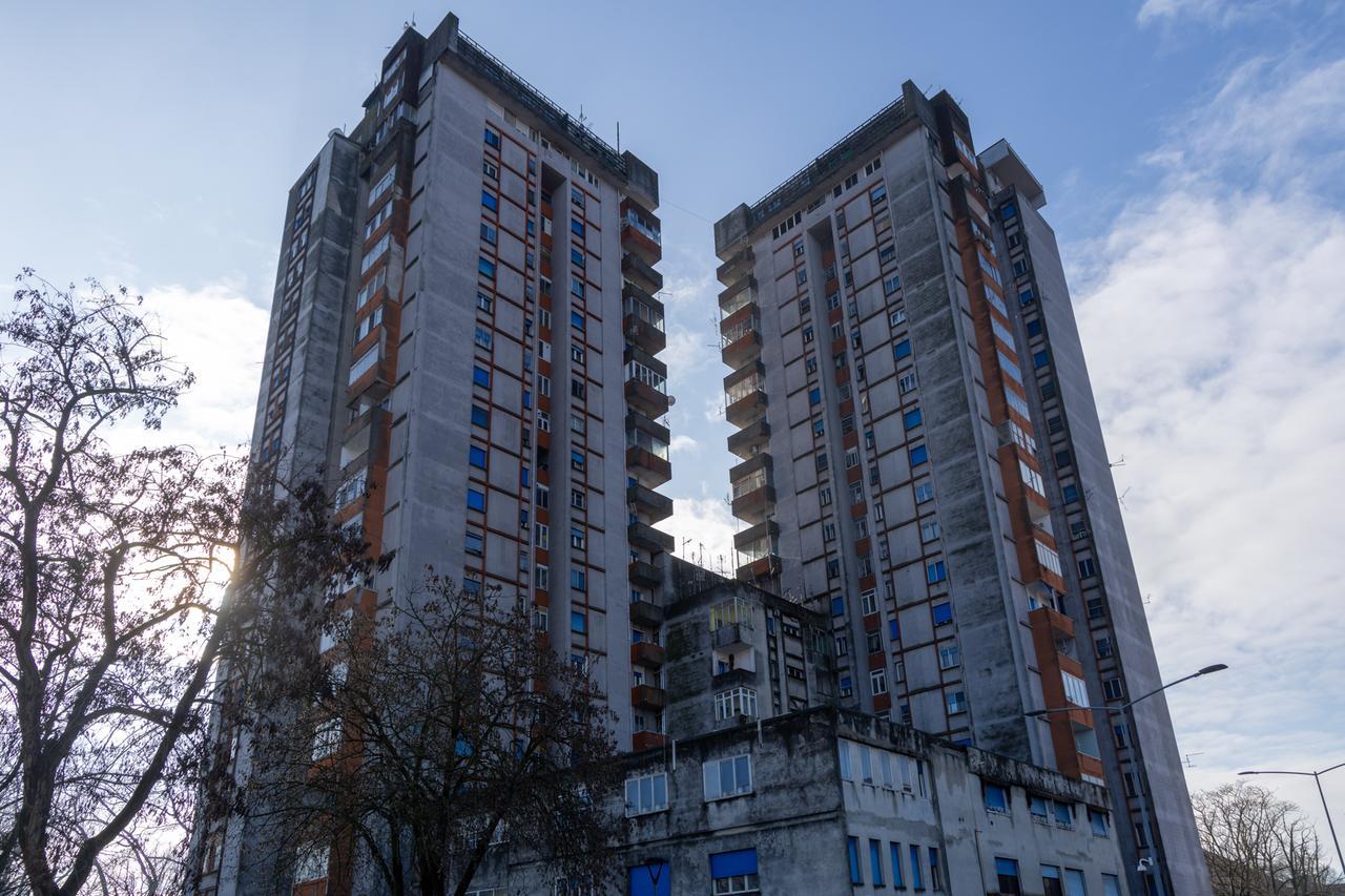 Ferrara, al via gli sgomberi forzati al Grattacielo