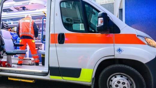 Esplode gomma, operaio ferito