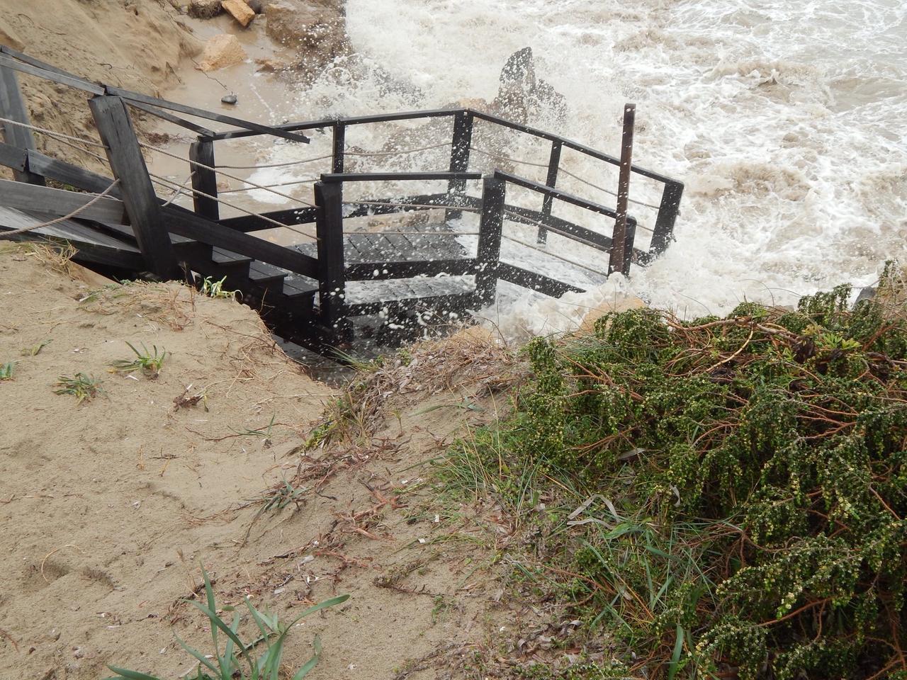 Il Sinis è a rischio crollo per il maltempo, ecco le aree chiuse dal sindaco