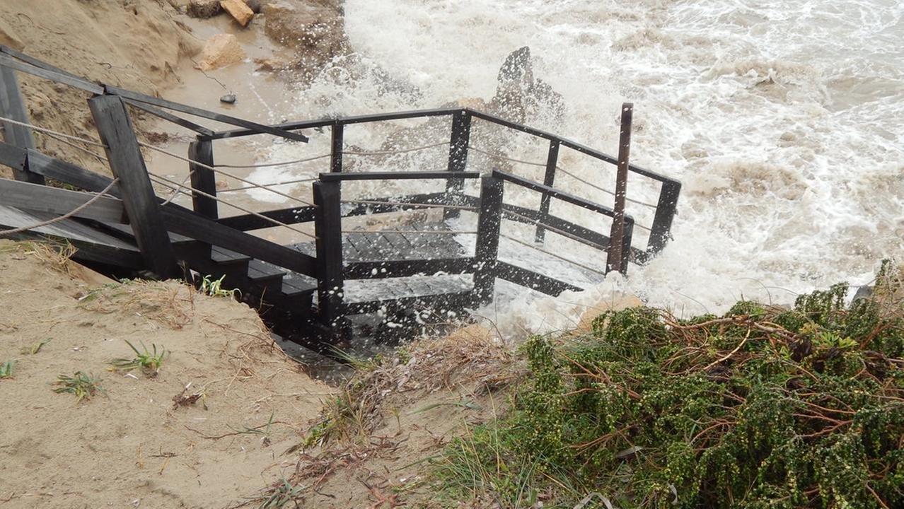 Il Sinis è a rischio crollo per il maltempo, ecco le aree chiuse dal sindaco