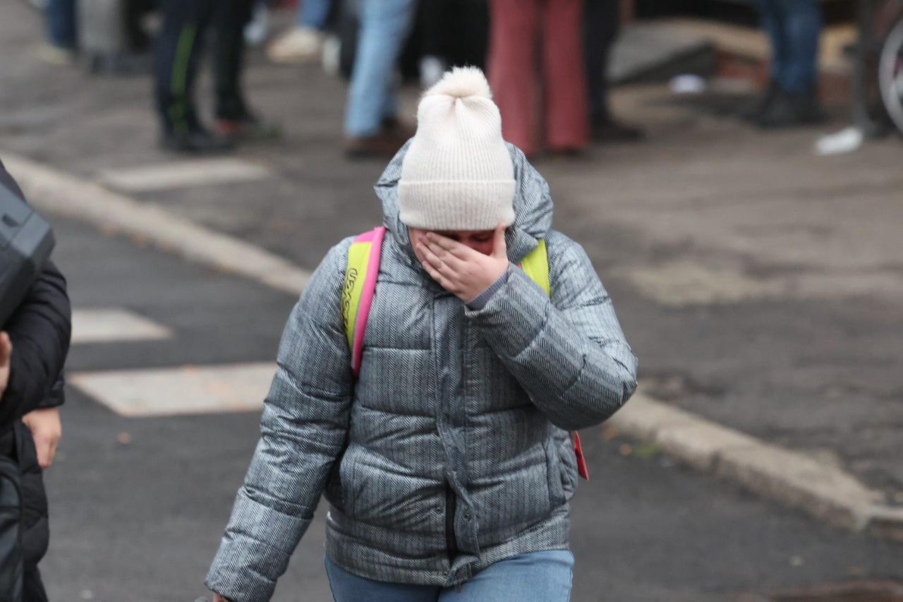 Tutti fuori. È iniziato lo sgombero del Grattacielo di Ferrara, ingente spiegamento di Polizia – IL RACCONTO IN DIRETTA