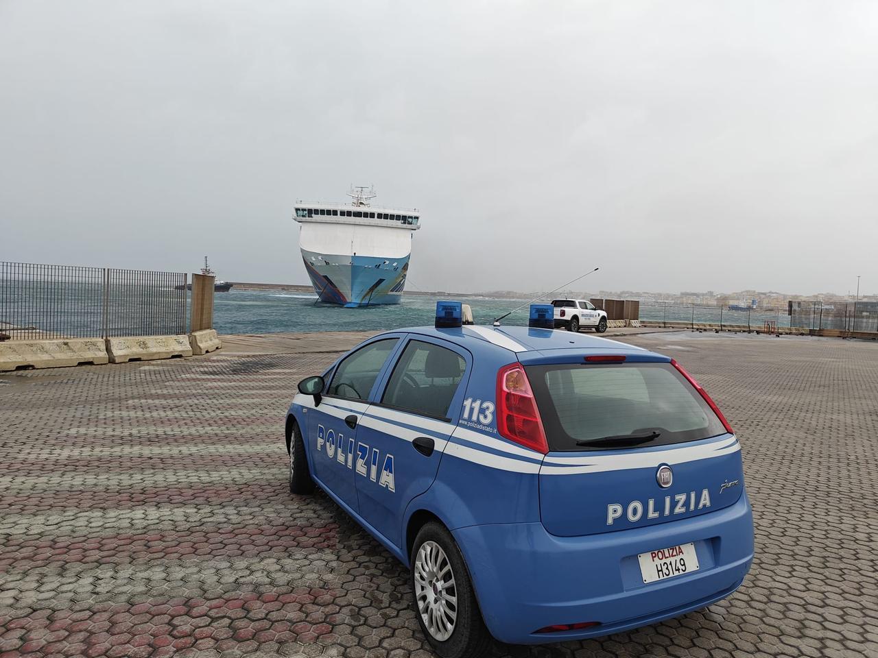 Navi dirottate, vento a 140 chilometri orari, Sardegna nella morsa dell’uragano - che cosa sta succedendo