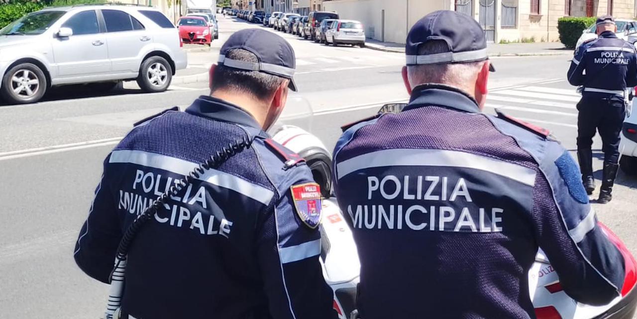 
	Agenti della polizia municipale al lavoro (foto d'archivio)

