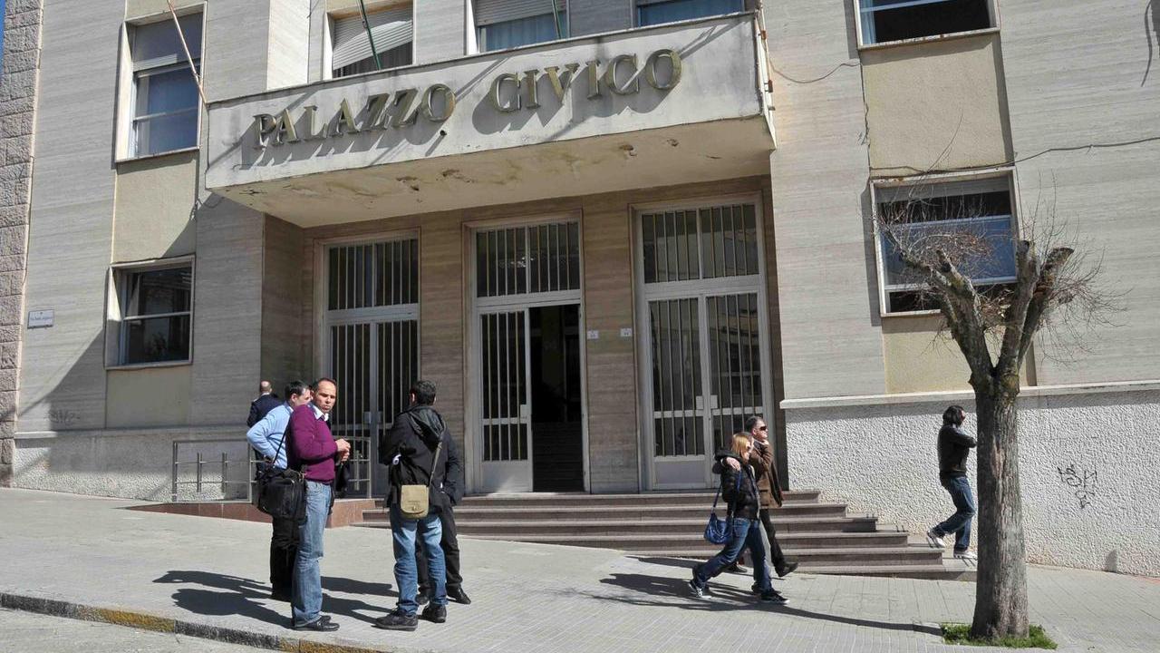 Addio alla vecchia carta di identità, corsa contro il tempo per 7mila nuoresi