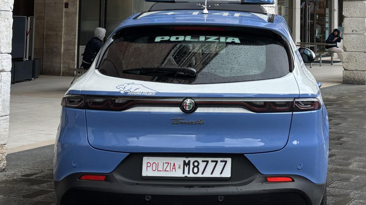 Ferrara, donna scippata in Porta Mare: ritrovata la borsa nel sottomura