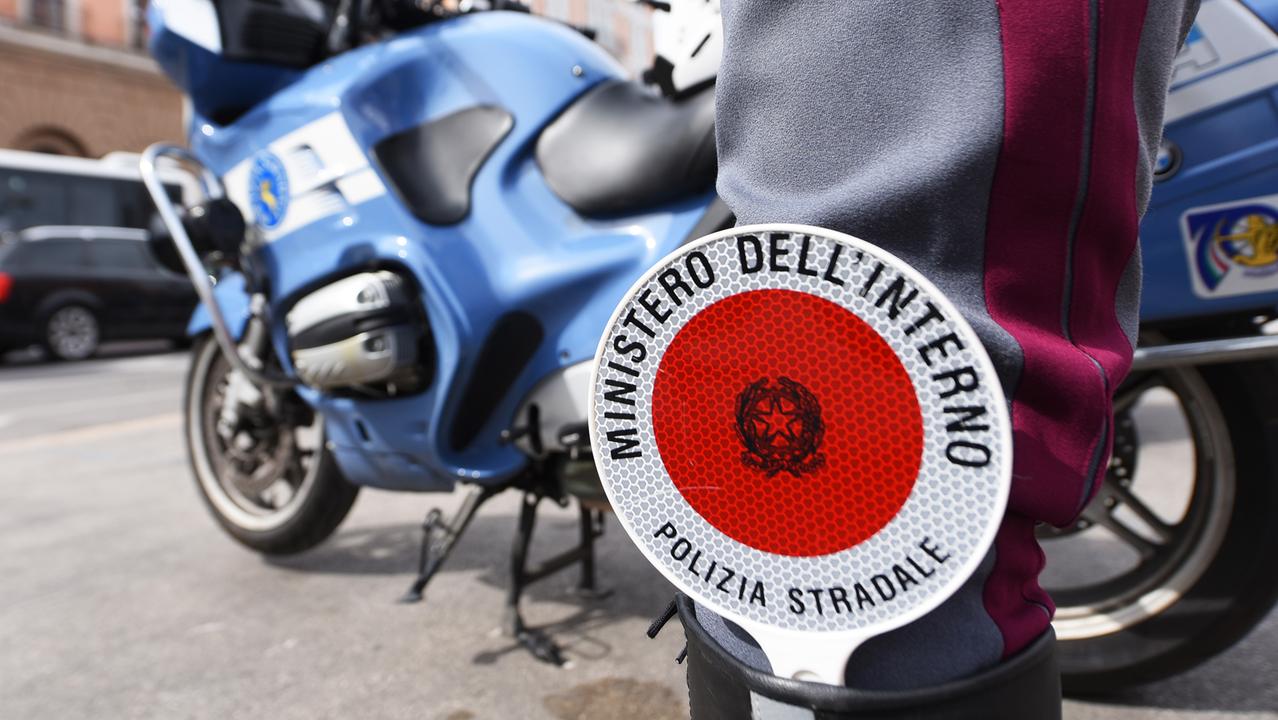 Una pattuglia della polizia stradale (foto d'archivio)