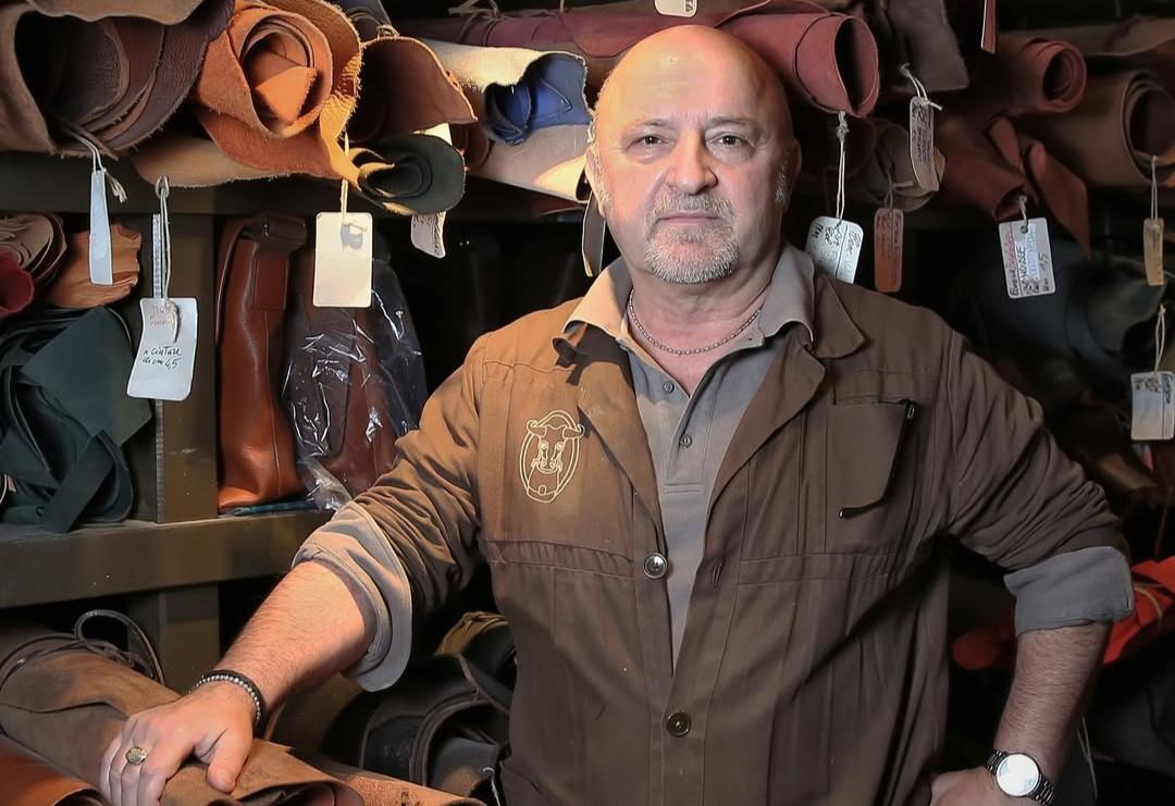 
	Omar Baraldi nella sua cuoieria

