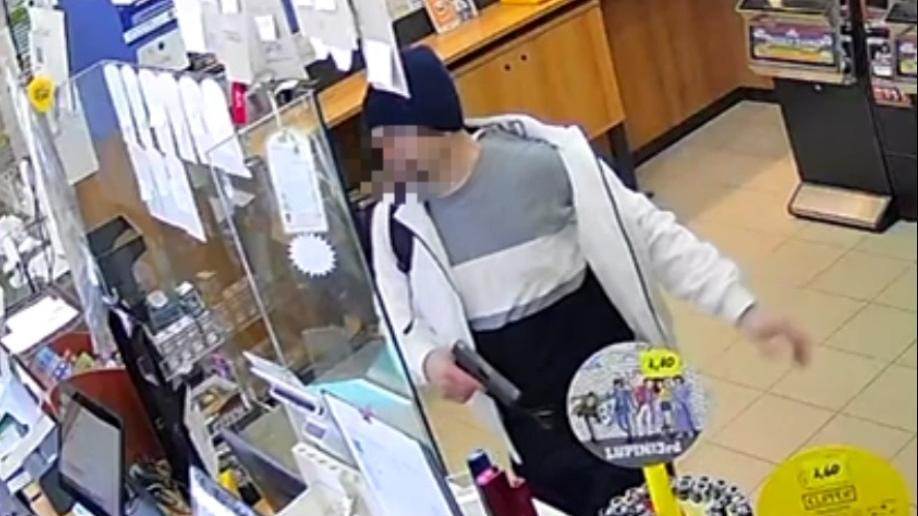 Ferrara, arrestato il rapinatore delle tabaccherie: chi è l’uomo che colpiva a volto scoperto