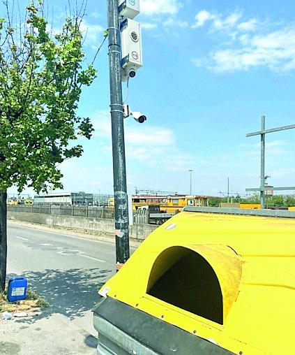Fototrappole contro l’abbandono dei rifiuti: quasi 700 verbali in 7 mesi