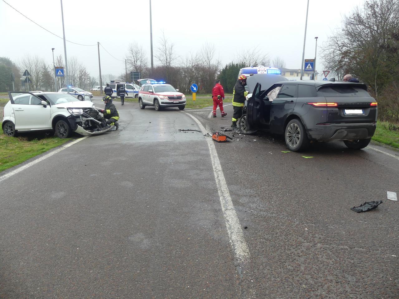 Scontro frontale sulla Provinciale 66 ad Arceto: ferito un uomo di 76 anni