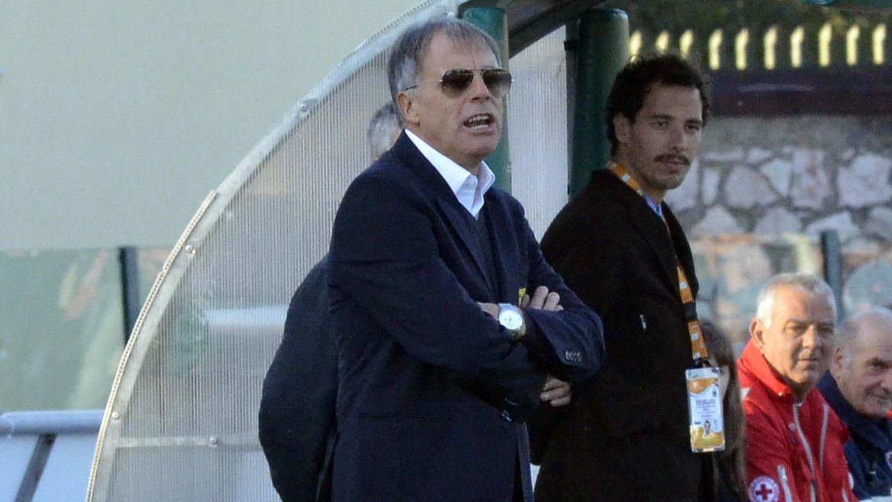 
	Piero Braglia sulla panchina della Juve Stabia nel 2012

