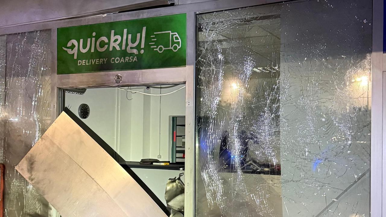 Attentato a Olbia, bomba contro l’ingresso di un negozio - Ecco cosa sappiamo