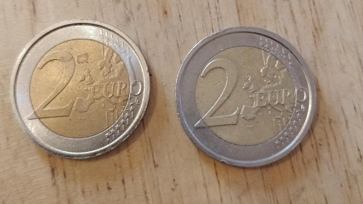 Prato, giovane fermato con 654 monete false da due euro