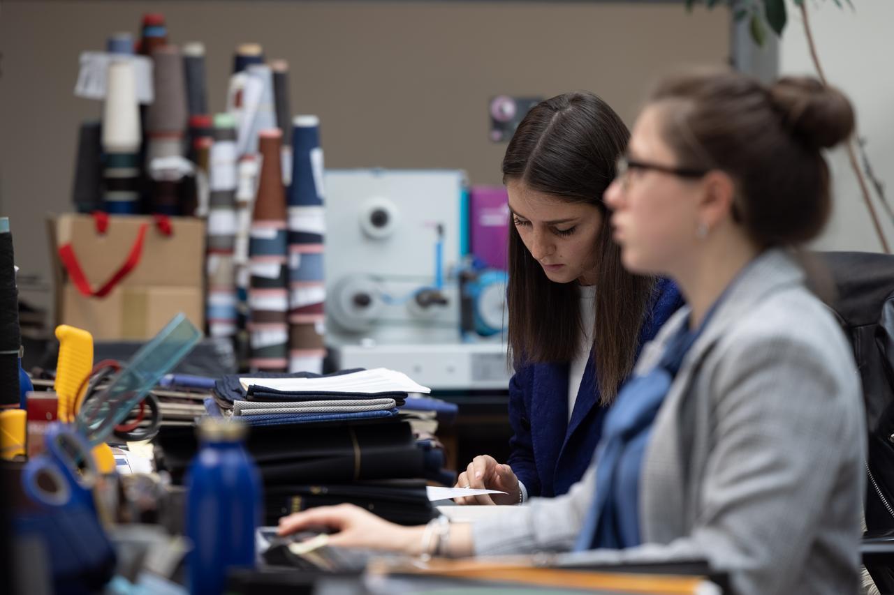 Come sono stati spesi i soldi pubblici dati al tessile? Il Comune di Prato indaga sul distretto e affida uno studio a un advisor internazionale