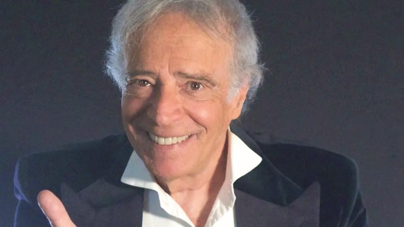 Enrico Montesano: «Il cinema è come un'amante, il vero amore è il teatro. Errori? Rinunciare alla televisione e fare politica»