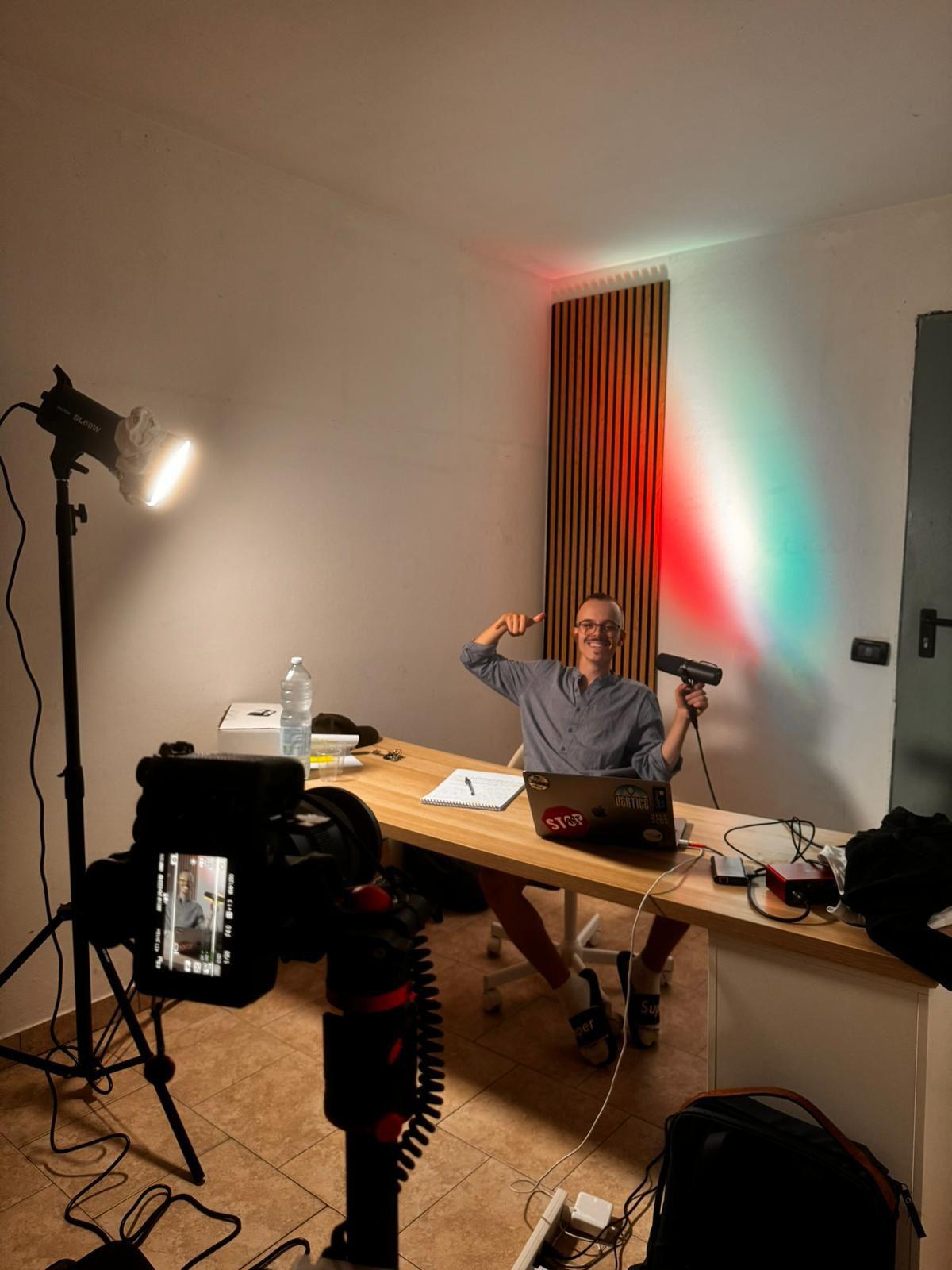 Su Instagram in “Radio da casa” Stefano Deriu racconta in 40 secondi stranezze e curiosità