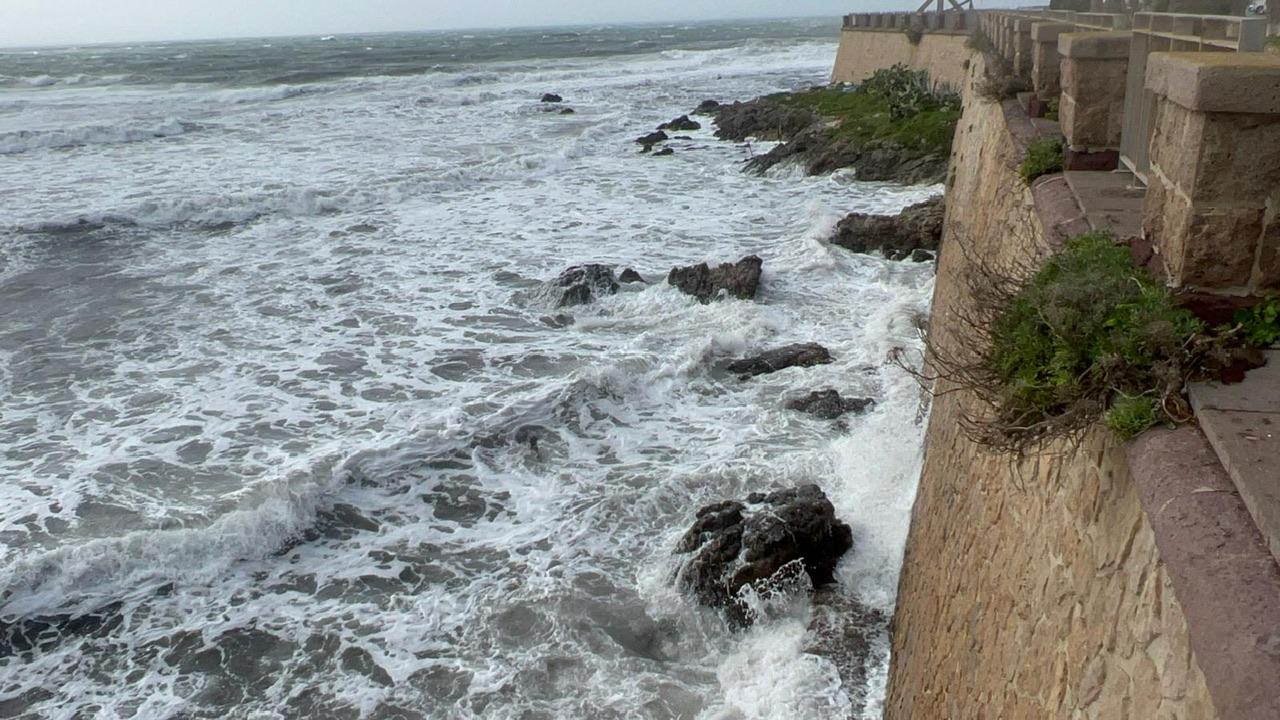 Maltempo, è ancora allerta meteo: la pioggia e i temporali non lasciano l’isola