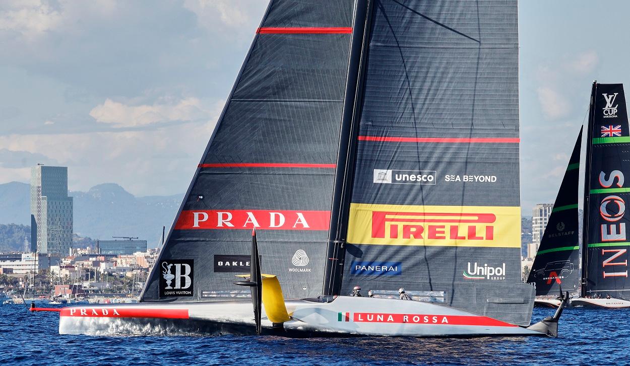 Tutto pronto per l’America’s Cup e Luna Rossa si allena nel Golfo degli angeli in vista delle regate di maggio