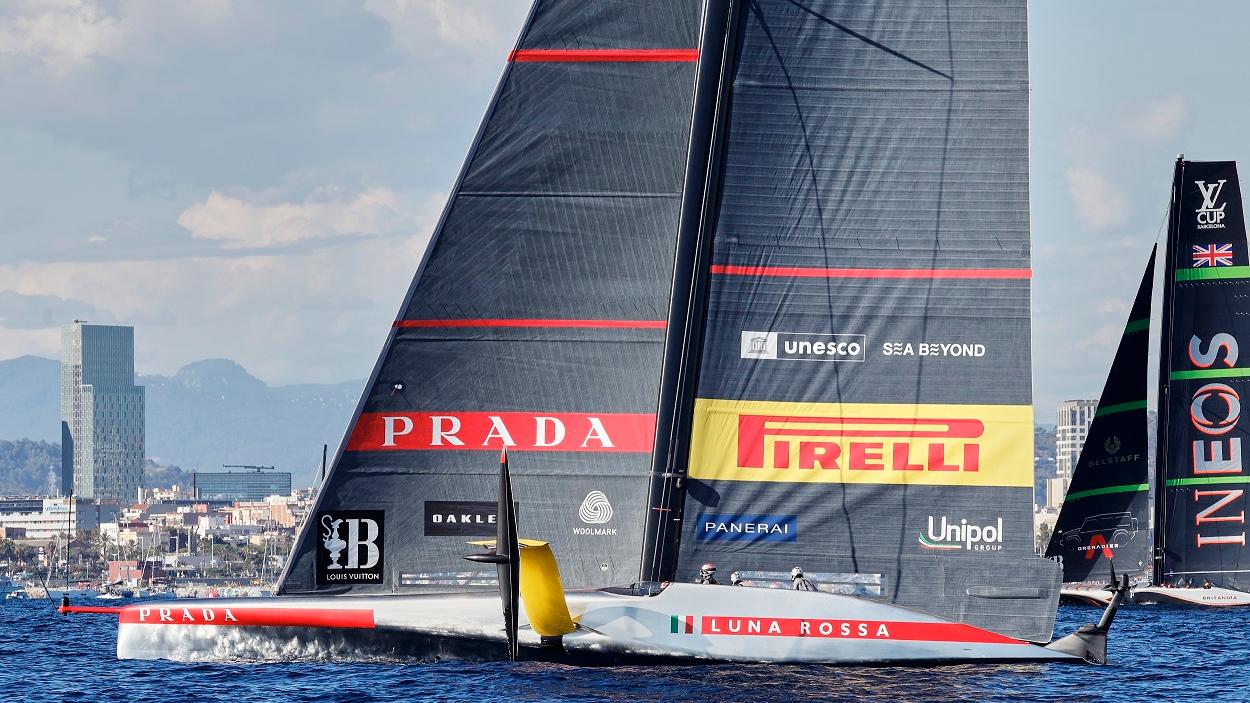 Tutto pronto per l’America’s Cup e Luna Rossa si allena nel Golfo degli angeli in vista delle regate di maggio