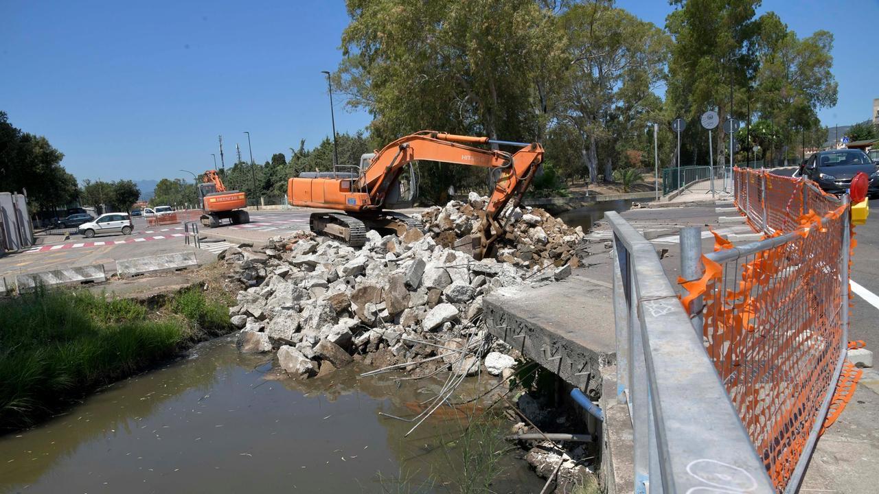 La demolizione del ponte di via Galvani nel 2024