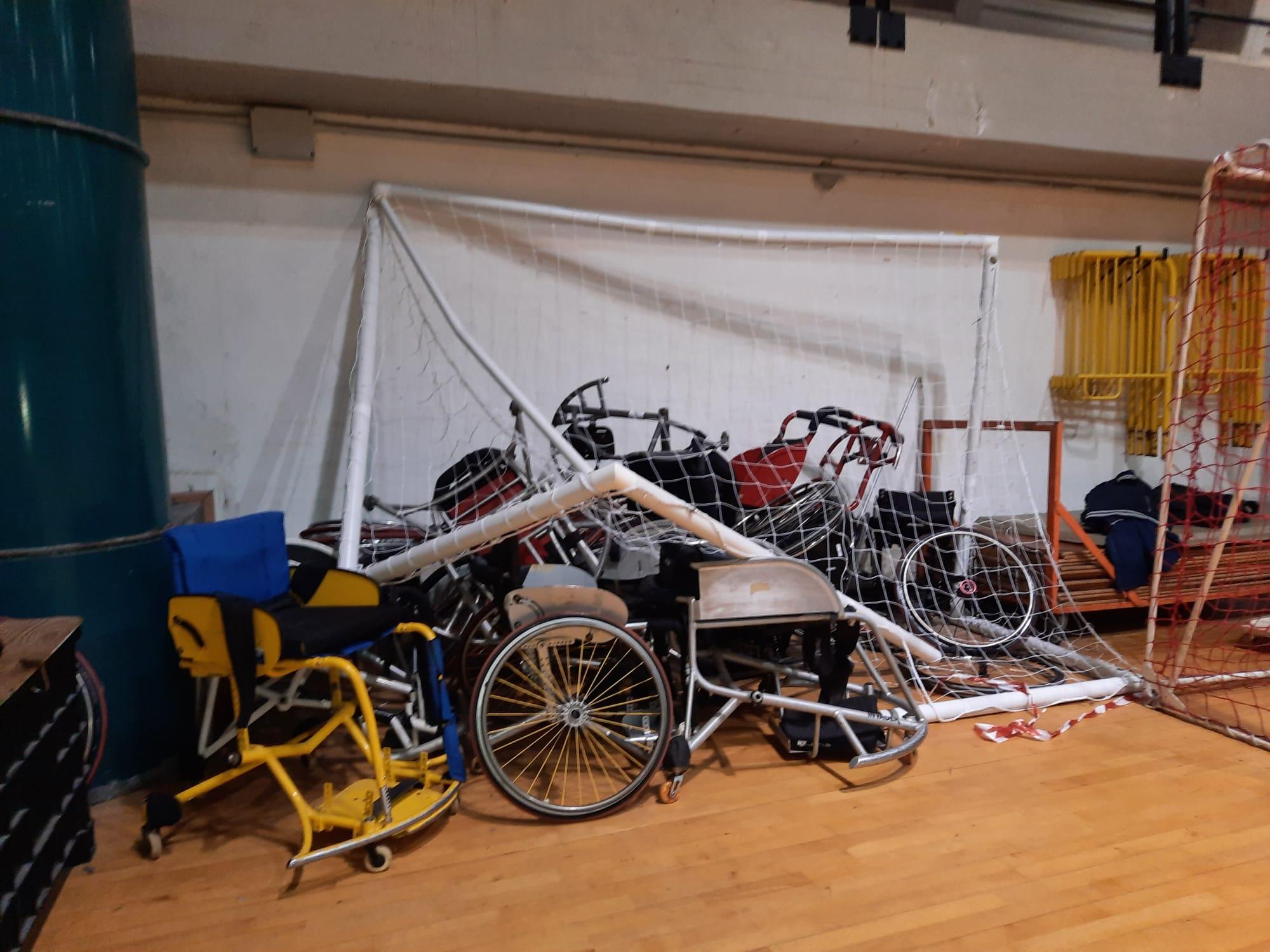  Livorno, carrozzine degli atleti disabili vandalizzate: «Gesto che sa di odio e fascismo» 