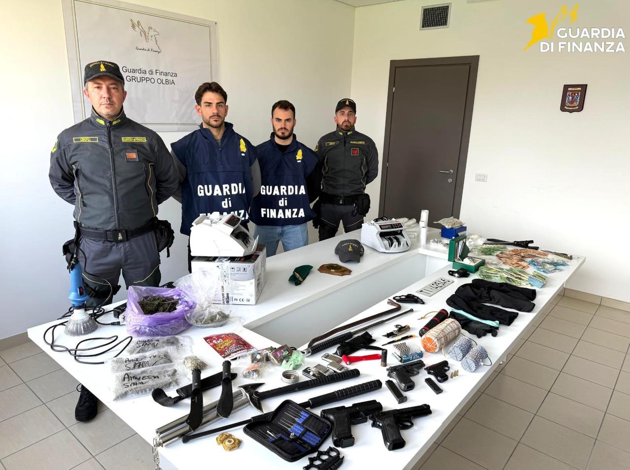 Traffico di droga a Olbia nel dark web, smantellato il supermarket degli stupefacenti: 6 arresti, coinvolto un minorenne