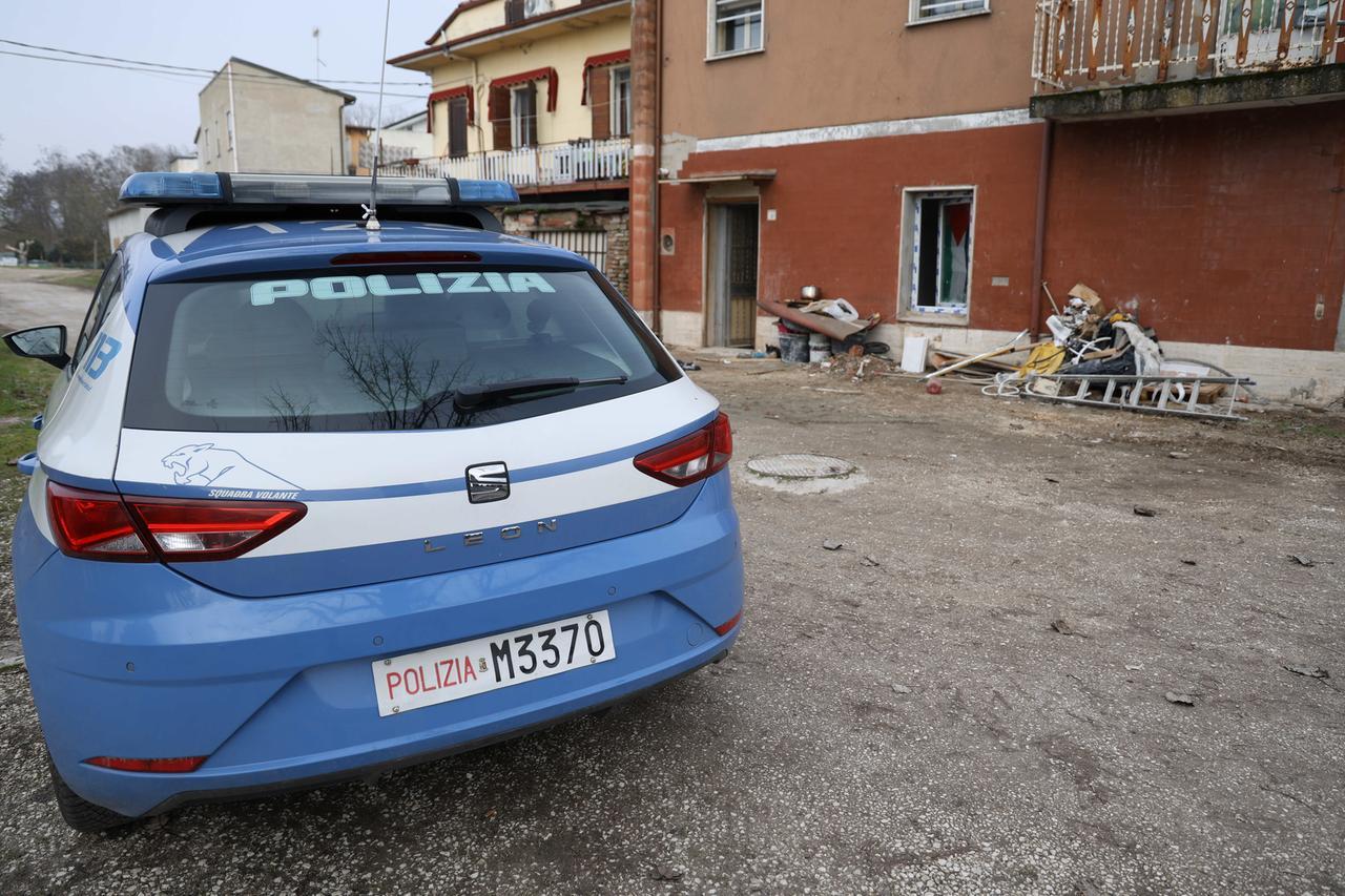 Rissa a Pontelagoscuro, cinque feriti a martellate: uno scatto rubato il movente