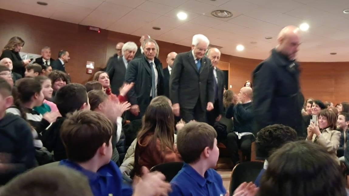 Nuoro, il grande giorno con Mattarella per il centenario del Nobel a Deledda: in platea studenti e autorità – VIDEO la diretta