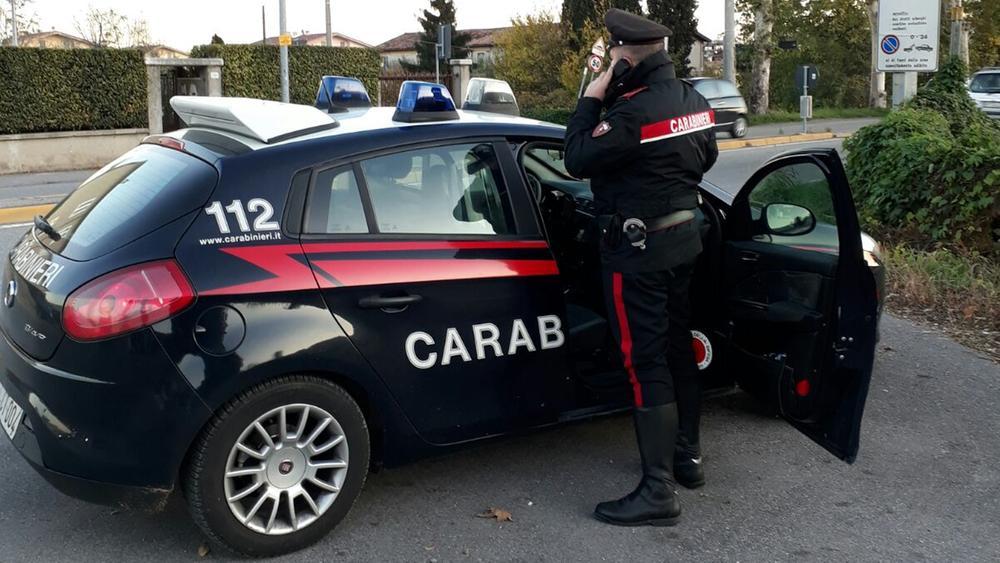 Prato, tre ragazzi aggrediscono un ciclista: arrestati