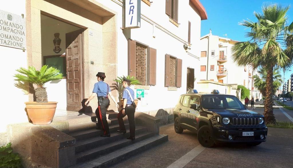 Aizza il cane contro i carabinieri per sfuggire al controllo: arrestato