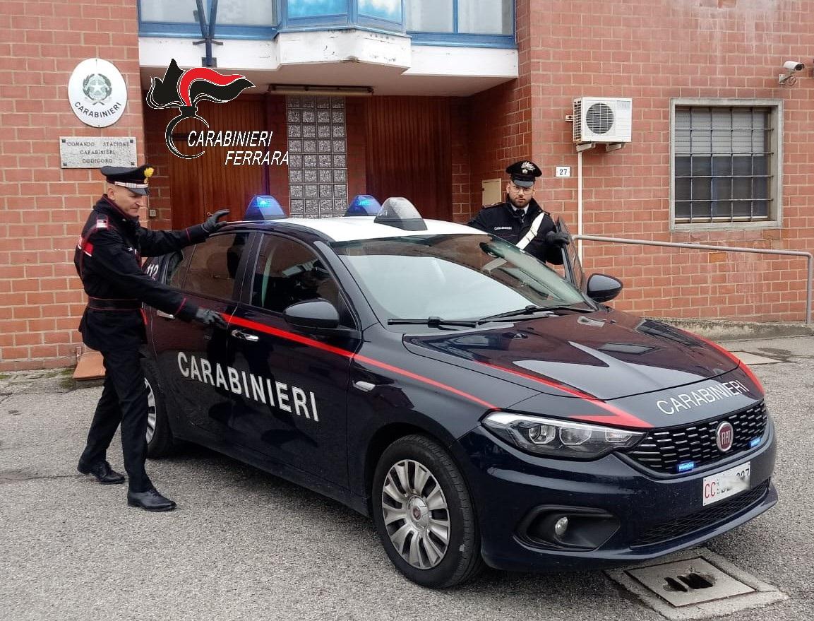 Codigoro, minacciava i genitori e di uccidere l’animale domestico