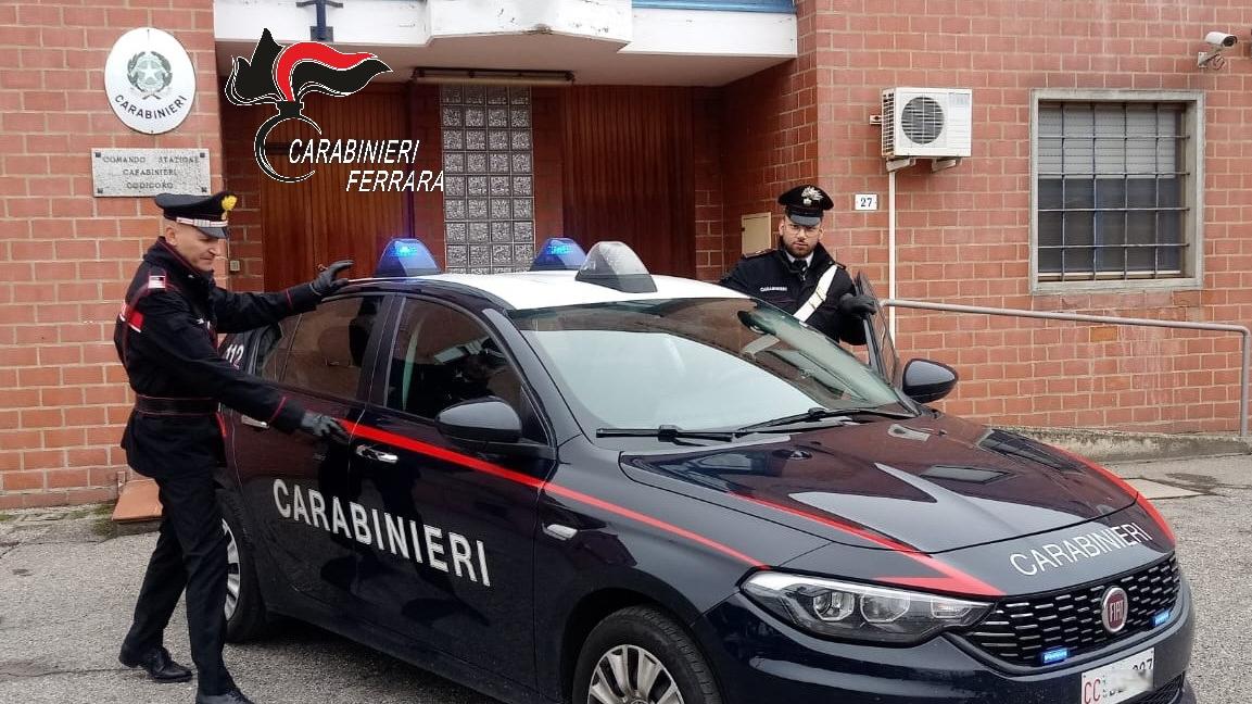 Codigoro, minacciava i genitori e di uccidere l’animale domestico