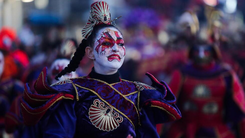 Una maschera al Carnevale di Viareggio (foto Roberto Paglianti e Iacopo Giannini)