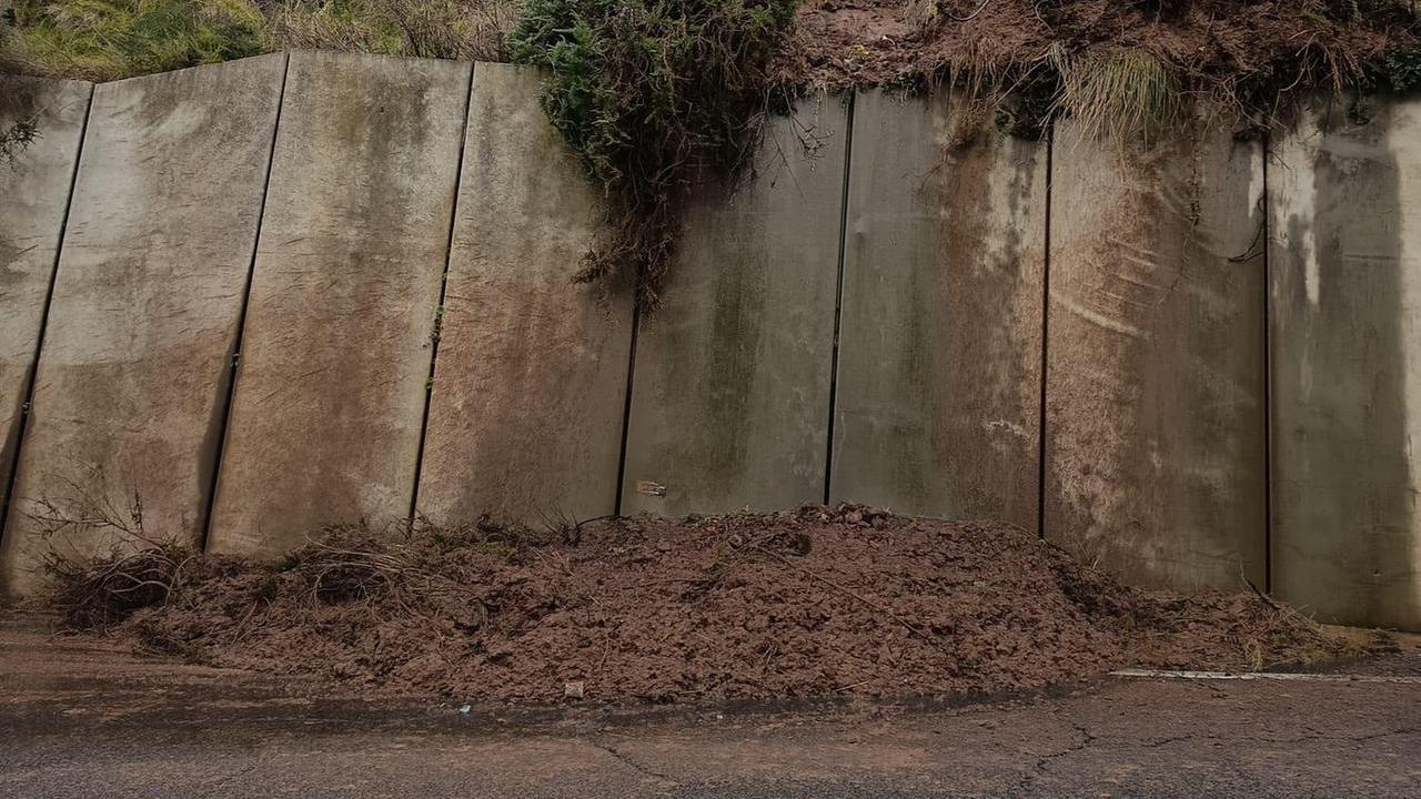 Frana una parte del costone lungo la strada tra Macomer e Tossilo