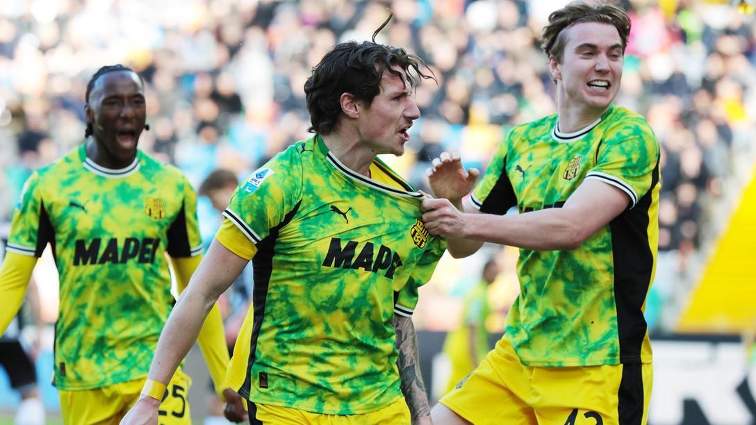 L'esultanza di Pinamonti