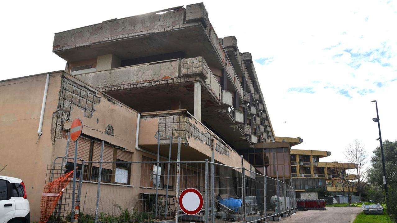 Olbia, l’ex alberghiero cade a pezzi: ma ora il recupero è più vicino